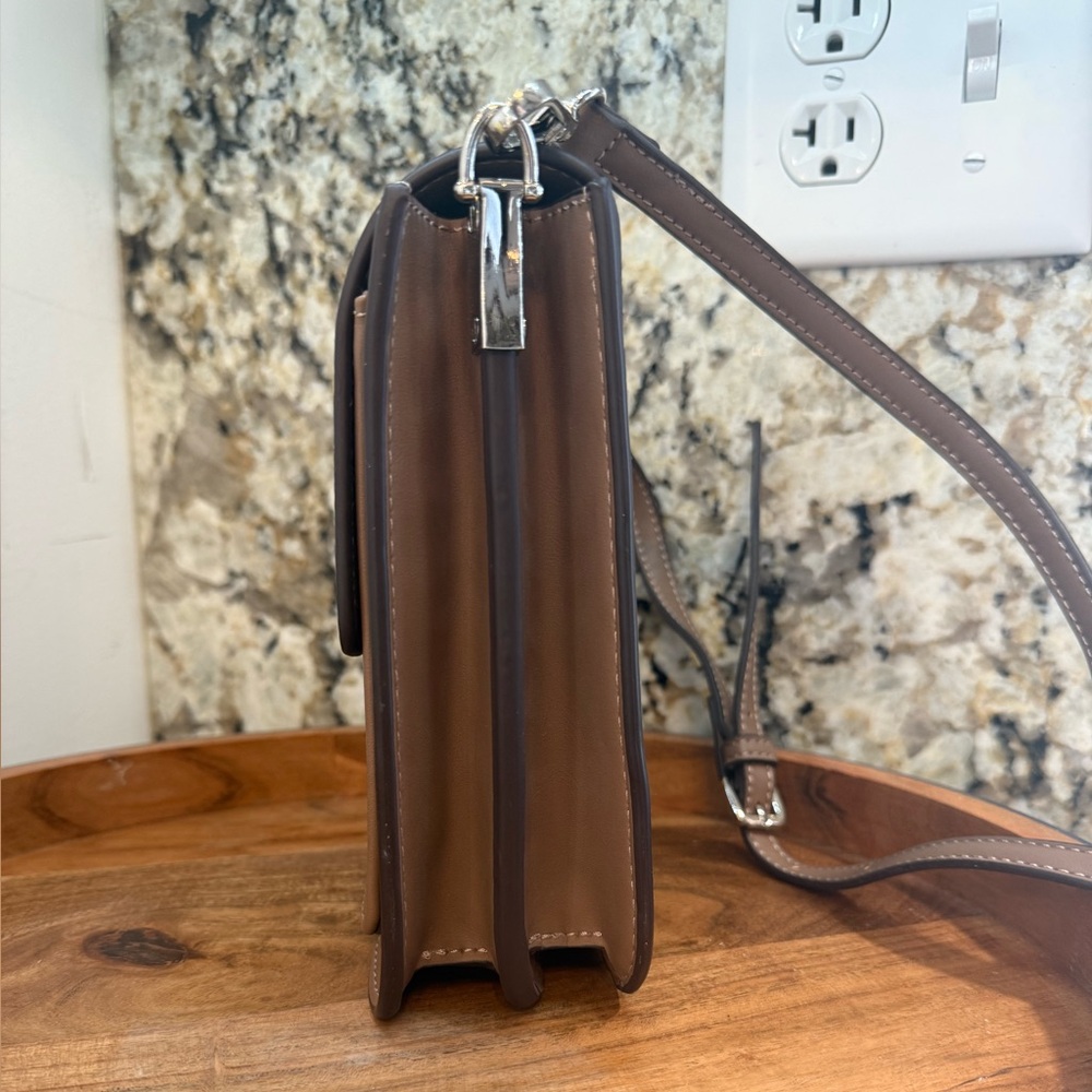 EUC Melie Bianco Tan Crossbody Cellphone Gorgeous Leather - Picture 3 of 6